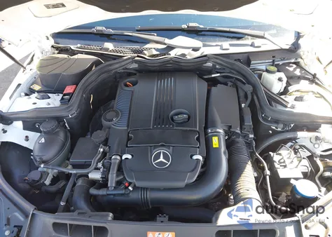 2013 Mercedes-Benz C 250 Luxury z USA, uszkodzony, nr VIN WDDGF4HB7DR300815